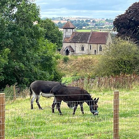 Hedgehog Glamping Pod School House Farm Otel Leighton  Dış mekan fotoğraf