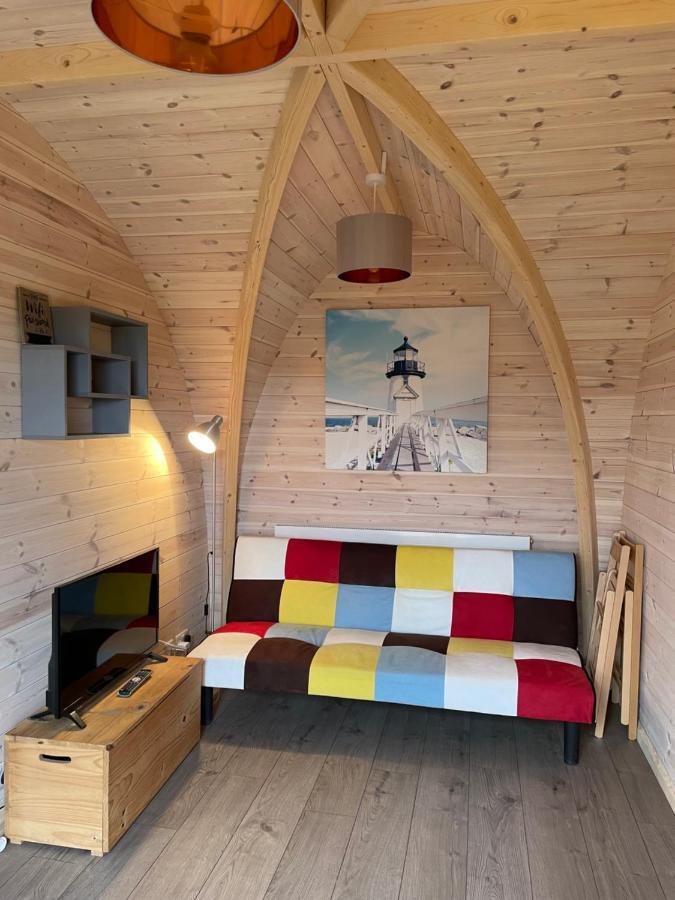 Hedgehog Glamping Pod School House Farm Otel Leighton  Dış mekan fotoğraf