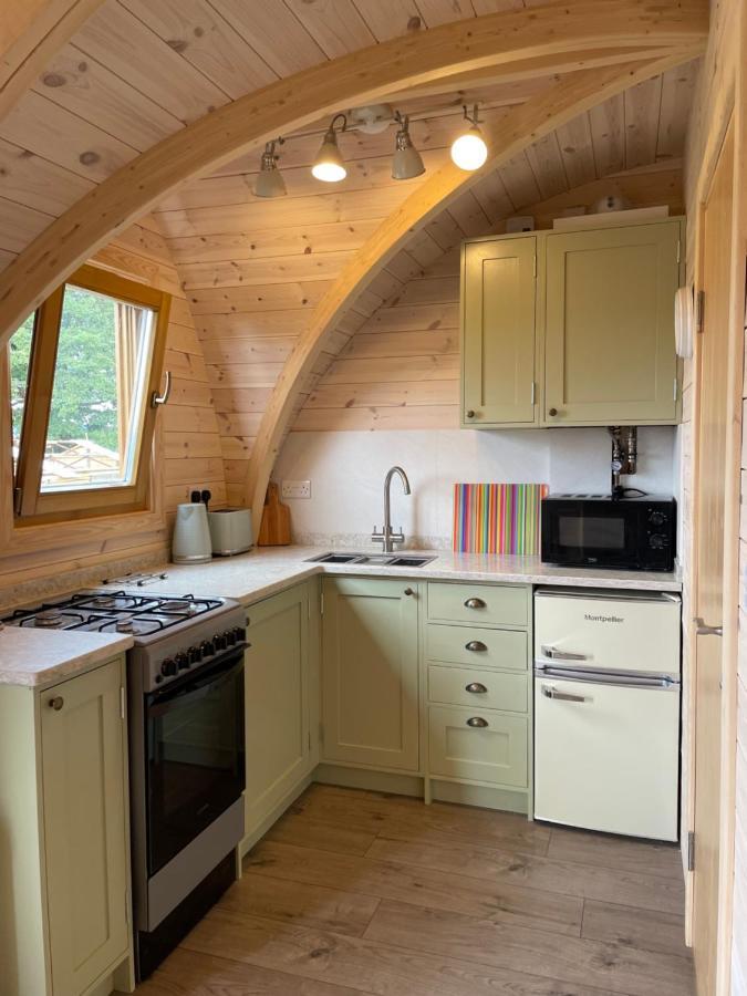 Hedgehog Glamping Pod School House Farm Otel Leighton  Dış mekan fotoğraf