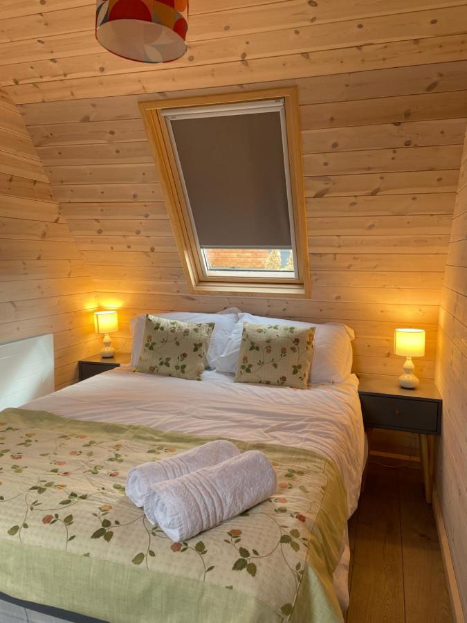 Hedgehog Glamping Pod School House Farm Otel Leighton  Dış mekan fotoğraf