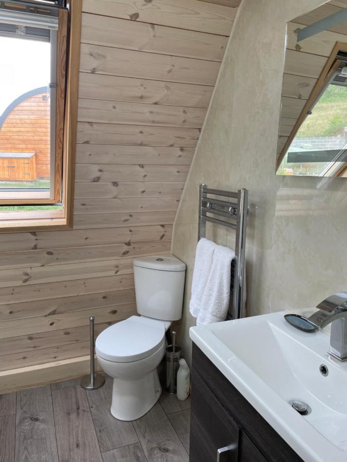 Hedgehog Glamping Pod School House Farm Otel Leighton  Dış mekan fotoğraf