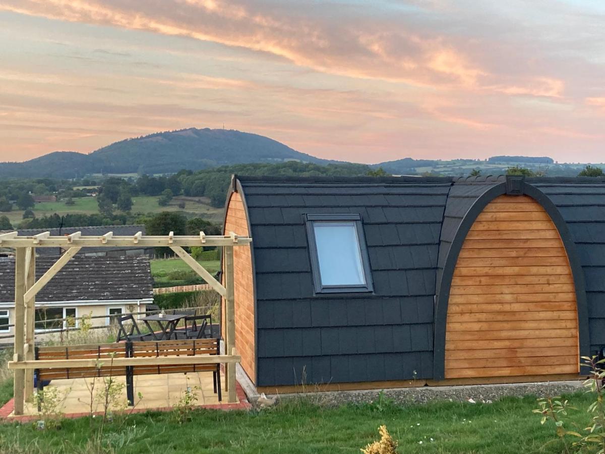 Hedgehog Glamping Pod School House Farm Otel Leighton  Dış mekan fotoğraf