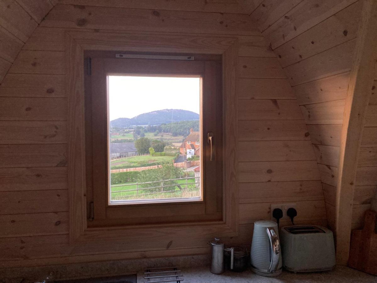 Hedgehog Glamping Pod School House Farm Otel Leighton  Dış mekan fotoğraf
