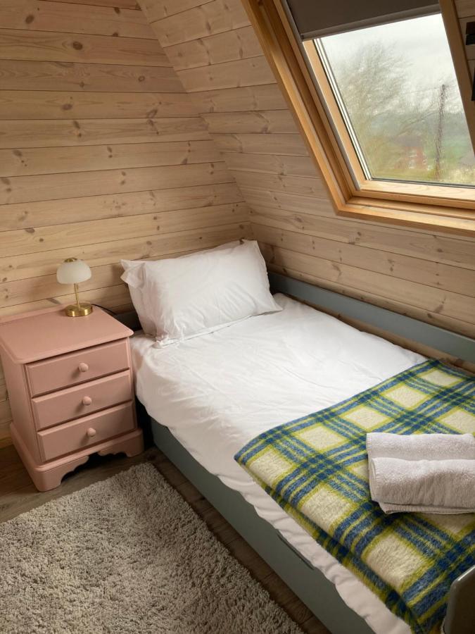 Hedgehog Glamping Pod School House Farm Otel Leighton  Dış mekan fotoğraf