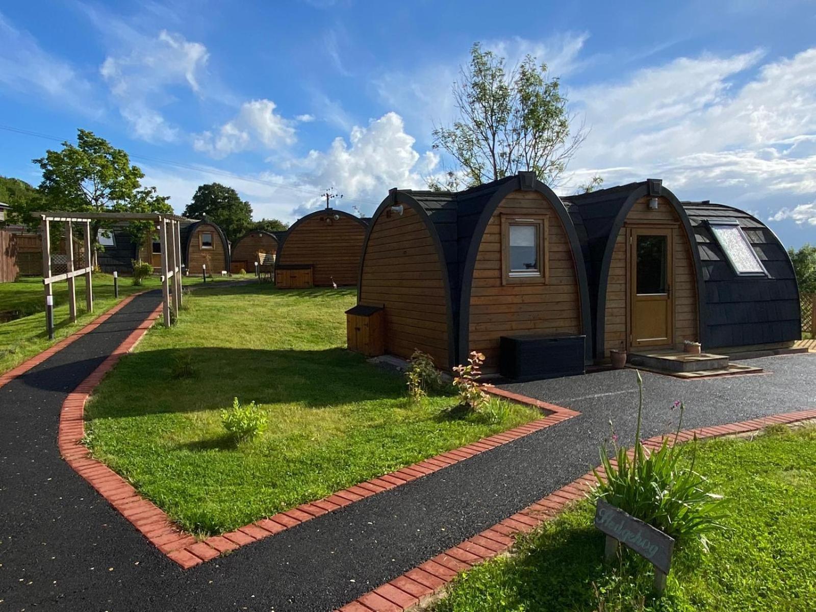 Hedgehog Glamping Pod School House Farm Otel Leighton  Dış mekan fotoğraf